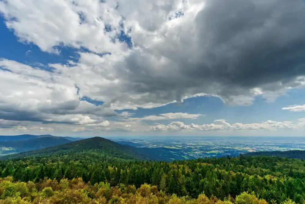 Ausblick über den Gäuboden vom Gipfel des Hirschensteins aus